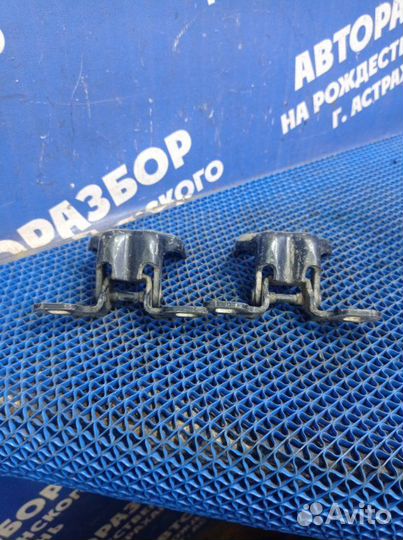 Петля двери Renault Logan 1 седан 2008