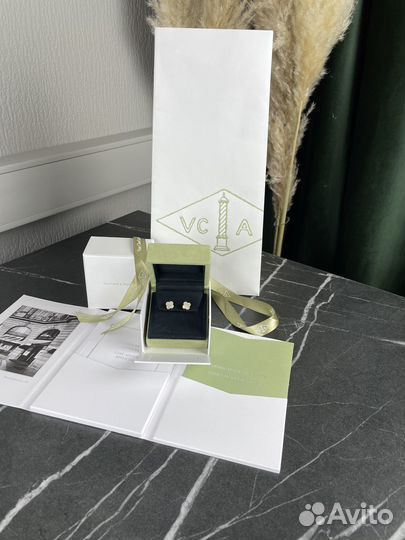 Серьги Van Cleef Sweet Alhambra перламутр ARA44800