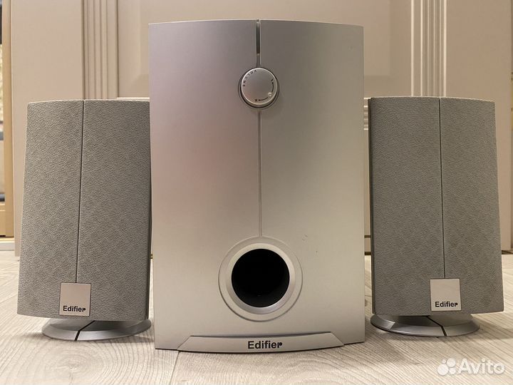 Сабвуфер и колонки Edifier R301