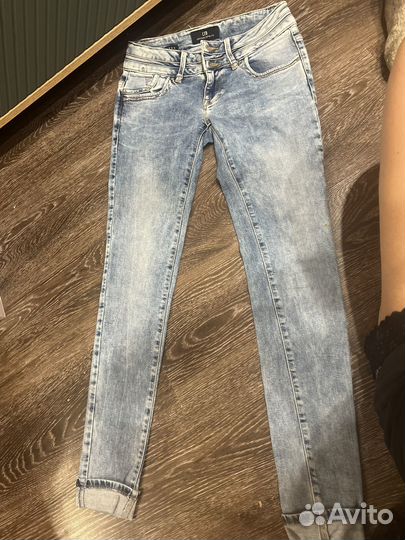 Джинсы