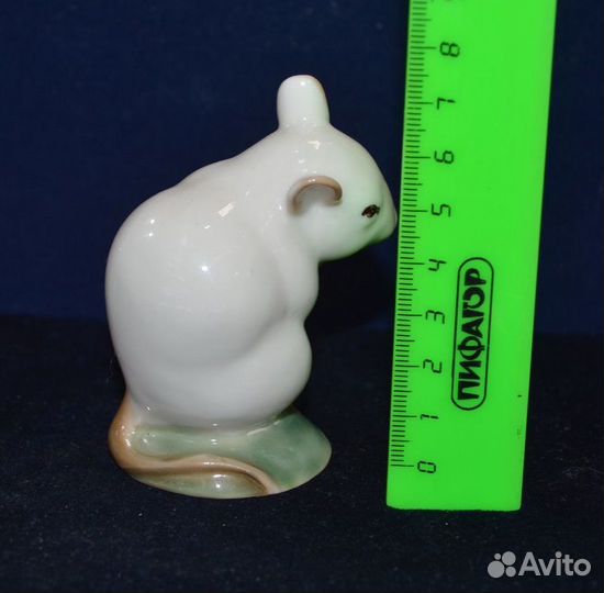 Мини. фарфоровая статуэтка- большая белая крыса