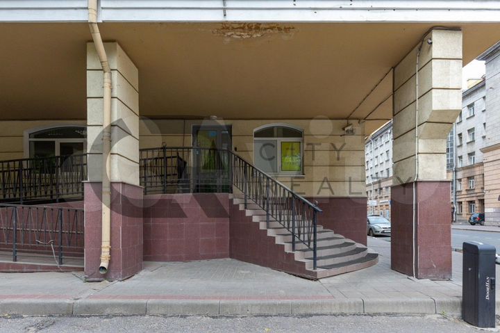Клиника, депозитарий, расчетный центр - 378 м²