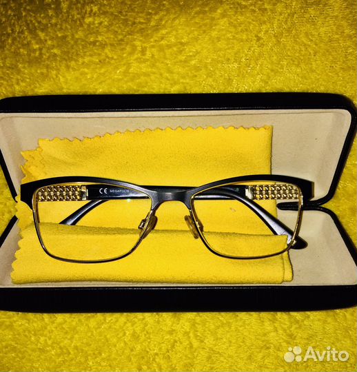 Очки для зрения с футляром