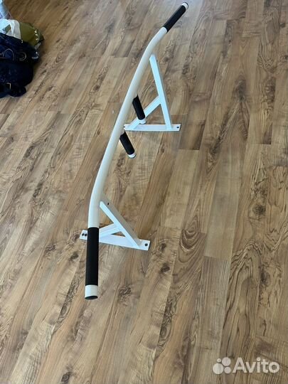 Турник настенный