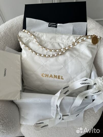 В наличии Chanel 22 medium/ mini белая сумка