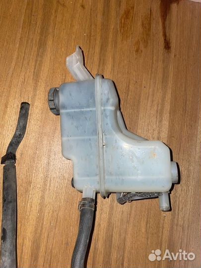 Бачок расширительный Toyota Avensis универсал D4D