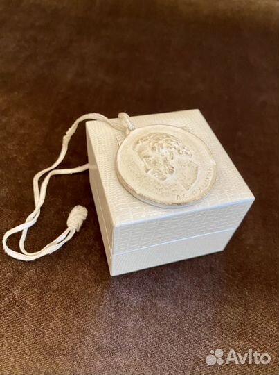 Медаль настольная.Барельеф Пушкина.Бисквит