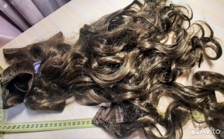 Волосы на заколках русые