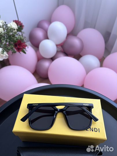 Солнцезащитные очки Fendi новые