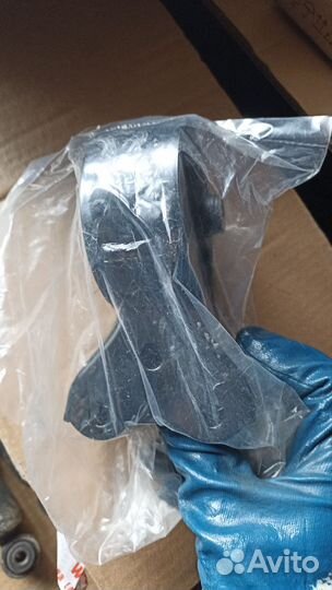 Задняя подушка двс Elantra j3 XD