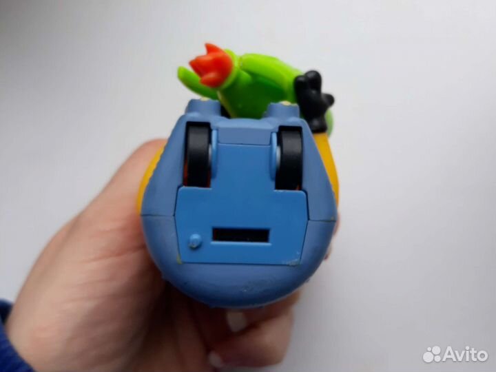 Игрушка из макдоналдс миньон с ракетой 2017