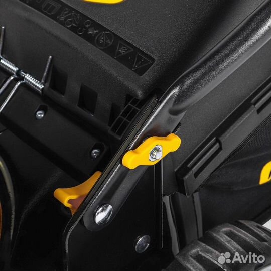 Газонокосилка бензиновая Champion LM4215