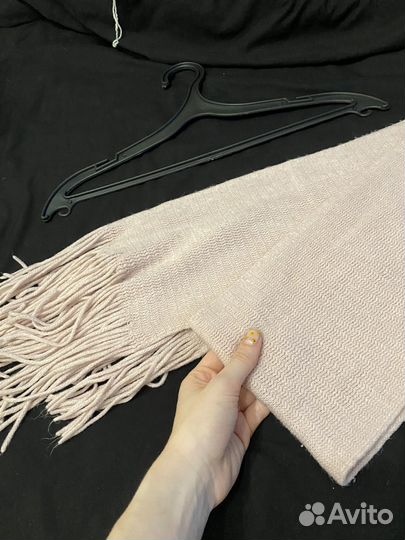 Бледнорозовый шарф