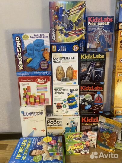 Игрушки развивающие 35 единиц и книги 7 шт