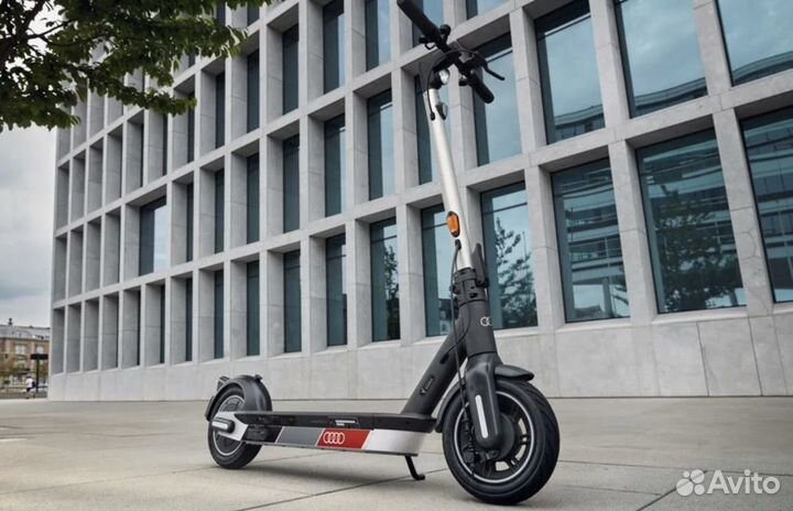 Электросамокат Audi