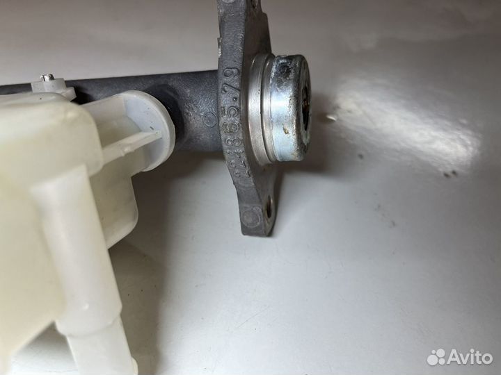 Главный тормозной цилиндр Nissan Primera p12