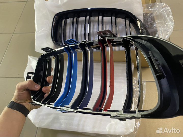 Решетка радиатора BNW F32, триколор