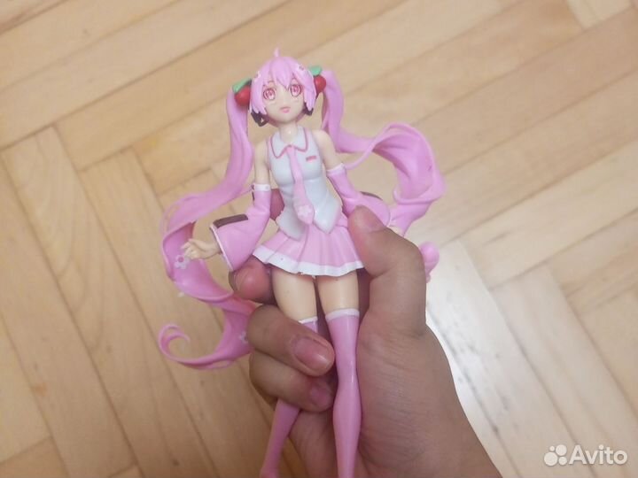 2 фигурки хатсунэ мику