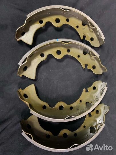Комплект задних тормозных колодок Nissan