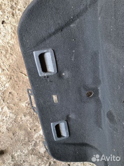 Обшивка крышки багажника Mercedes W211