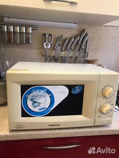 Микроволновая печь Samsung с грилЬ рабочая