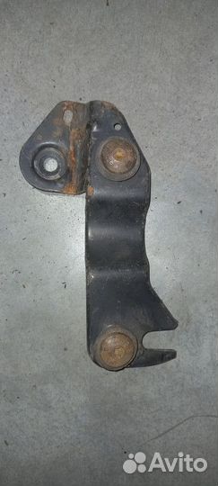 Крепеж санвизора левый