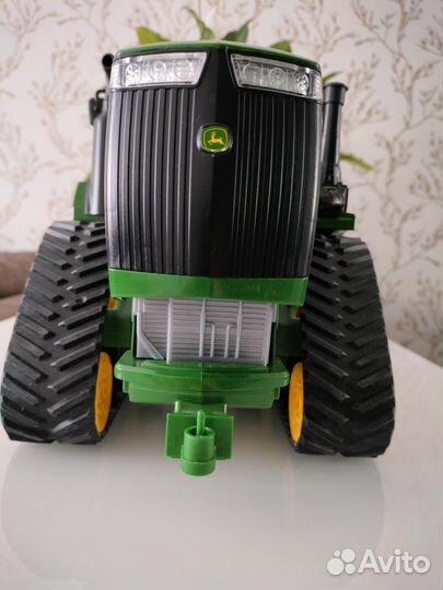 Bruder трактор гусеничный 04055 John Deer 9620RX