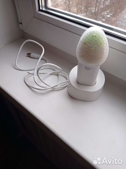 Щетка для лица clinique