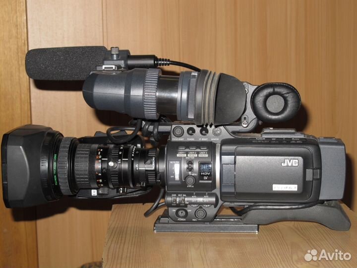 Видеокамера JVC GY-HD110