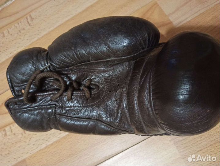 Перчатка боксерская