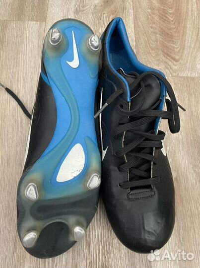 Футбольные бутсы