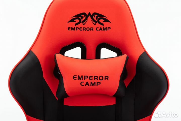 Игровое кресло черно-красное с подставкой