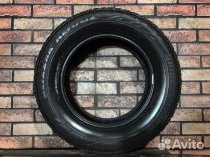 Bridgestone Blizzak Revo GZ 215/65 R16