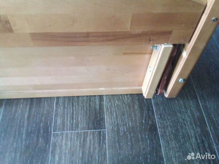 Детская кроватка с маятником