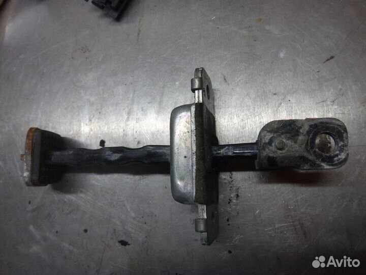 Соренто ограничитель двери перед пр Sorento 02-11