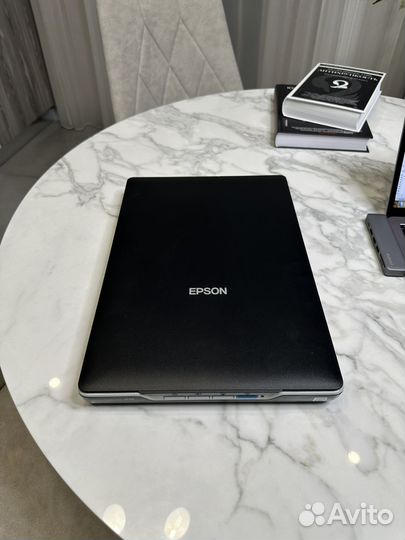 Сканер Epson Perfection V19