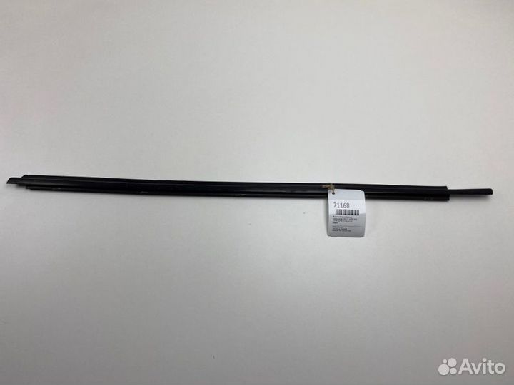 Молдинг стекла передний левый Toyota Corolla