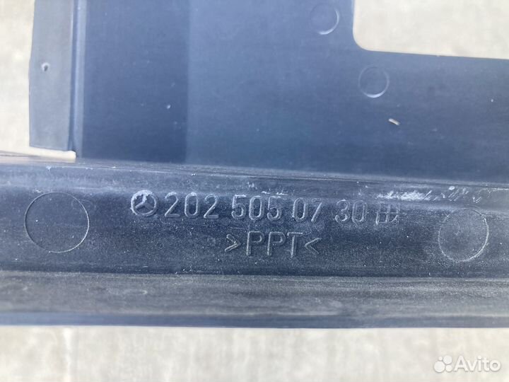 Воздуховод радиатора Mercedes 202