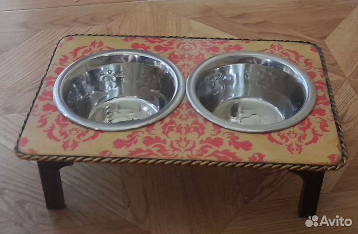 Подставка с мисками для домашних животных