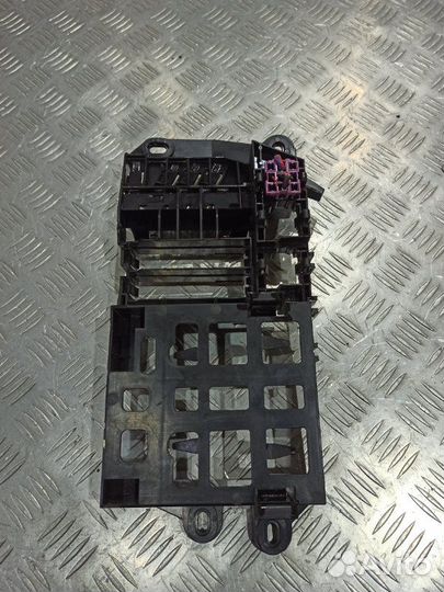 Корпус блока предохранителей Audi A6 C6