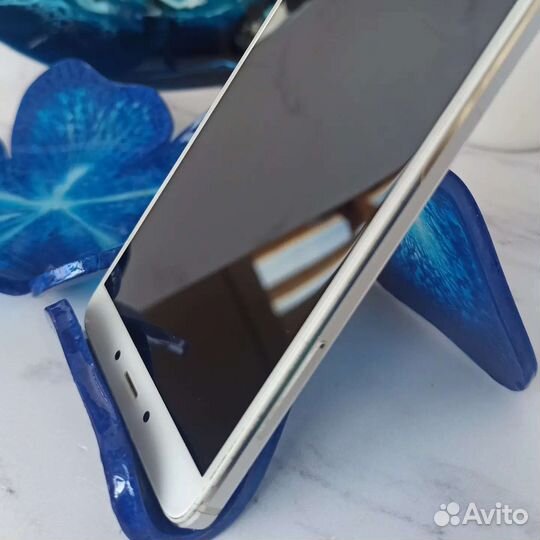 Подставка для телефона и тарелочка