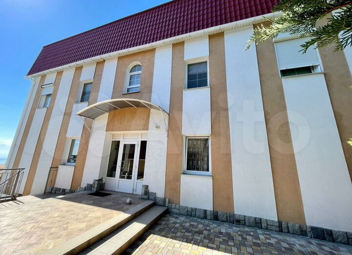 Доля в 3-к. квартире, 100 м², 3/3 эт.