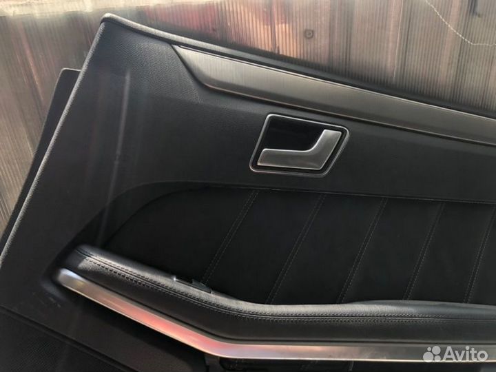 Обшивка двери задняя правая Mercedes-Benz E-Class