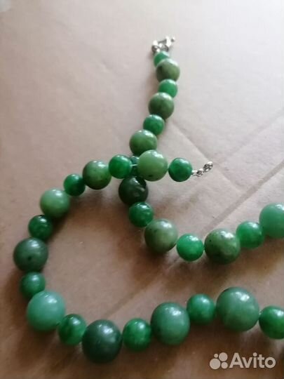 Бусы из нефрита