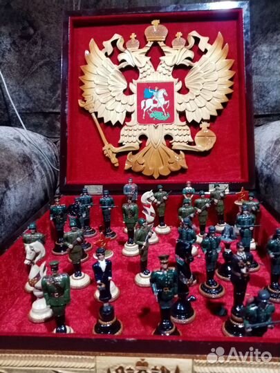 Сувенирные Шахматы ручной работы офицеры