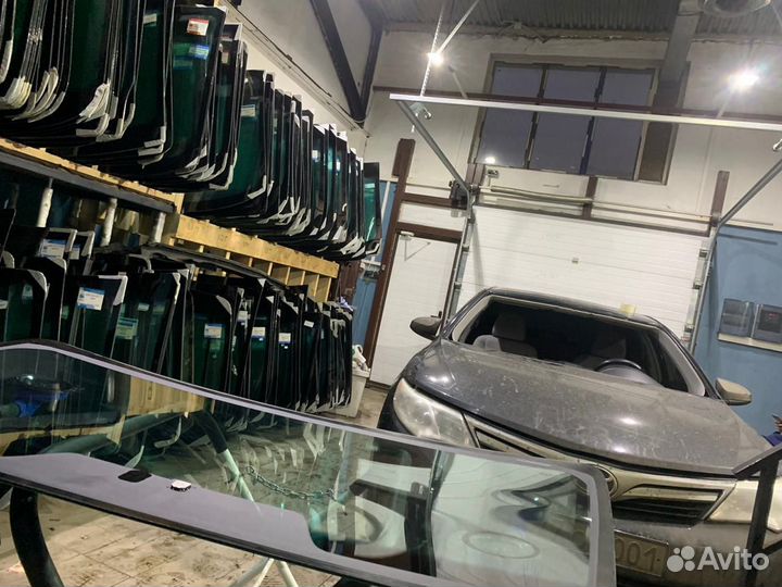 Лобовое стекло на Тойота Камри