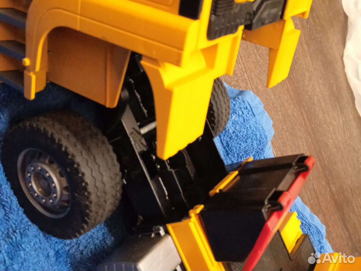 Подъемный кран игрушка