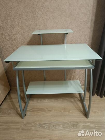Компьютерный стол стеклянный