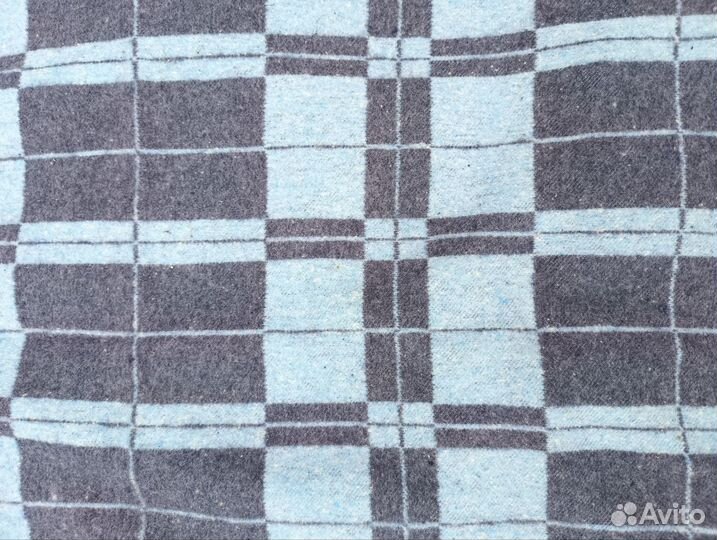 Одеяло полушерстяное 1,5 спальное 140*205