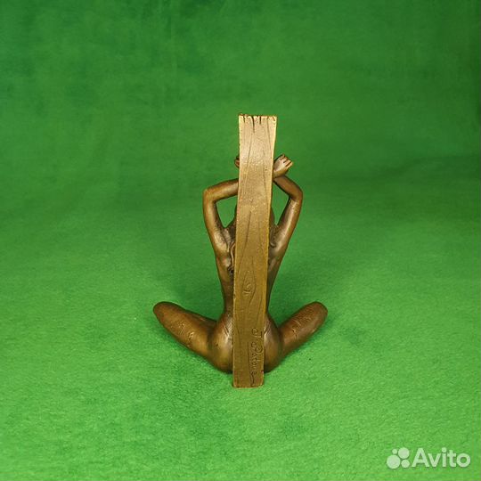 Статуэтка бронзовая Девушка привязанная к столбу